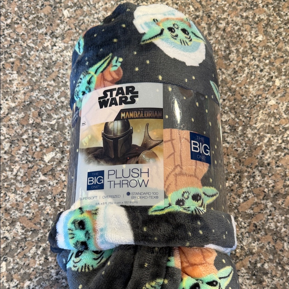 Star Wars Mandalorian Plush Throw with Green and Black